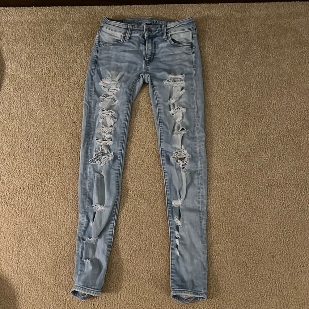 American Eagle Outfitters super stretch skinny ripped jeans size 0.